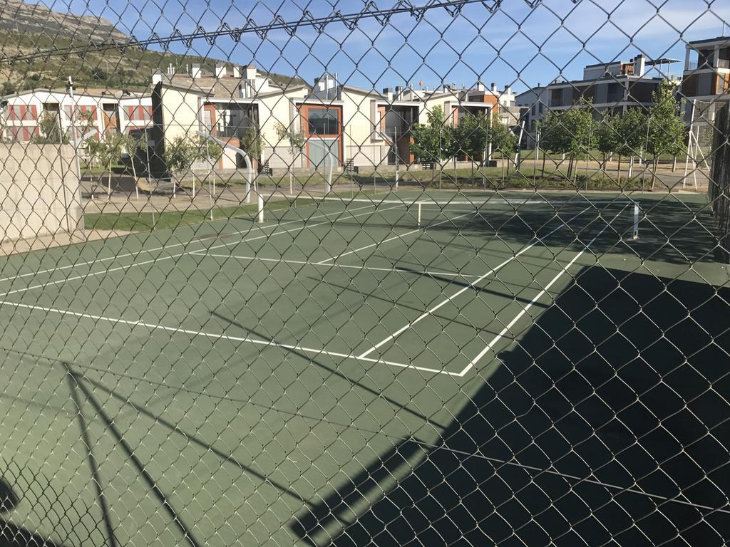 Golf Y Nieve Apartment Sabinanigo Luaran gambar