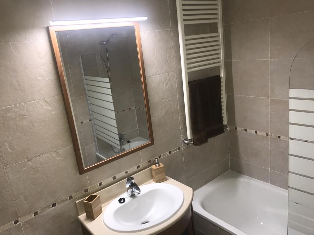 Golf Y Nieve Apartment Sabinanigo Luaran gambar