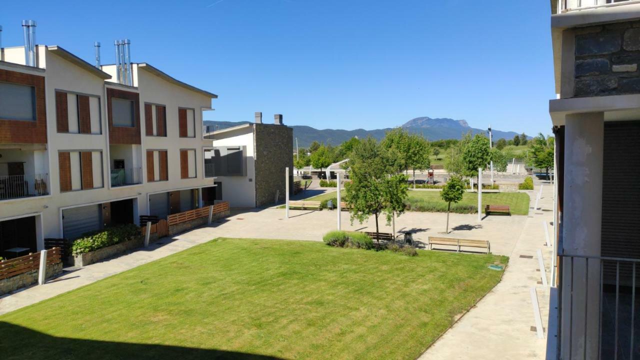 Golf Y Nieve Apartment Sabinanigo Luaran gambar