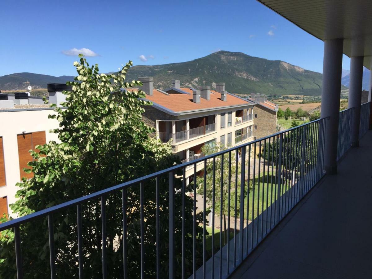 Golf Y Nieve Apartment Sabinanigo Luaran gambar